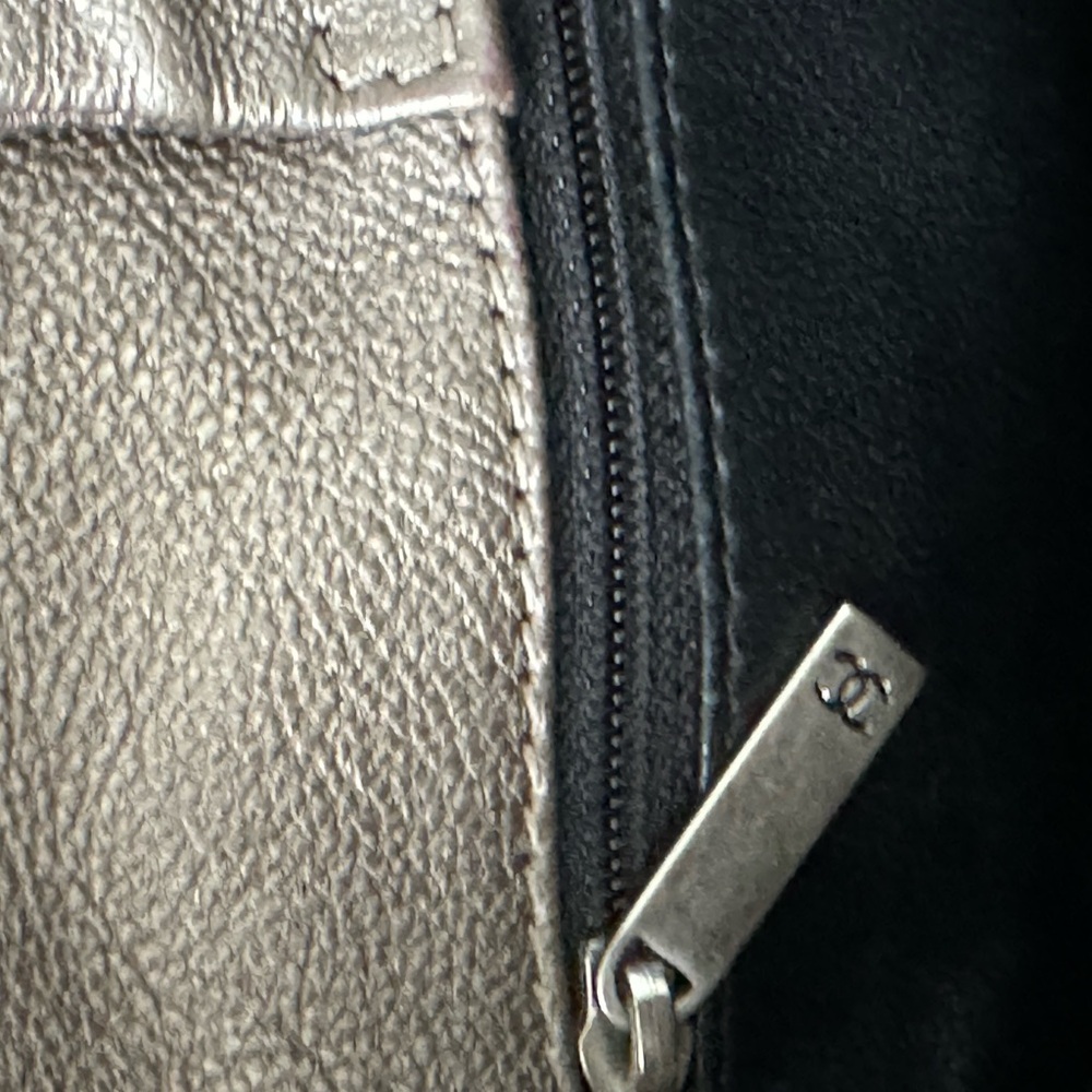 Chanel 💯 % Authentic Handbag - Picture 9 of 16